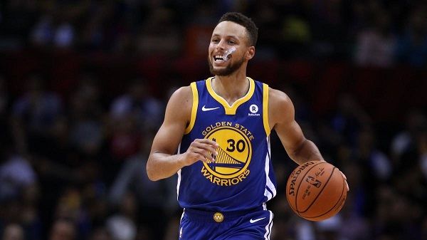 Cầu thủ bóng rổ nổi tiếng - Stephen Curry